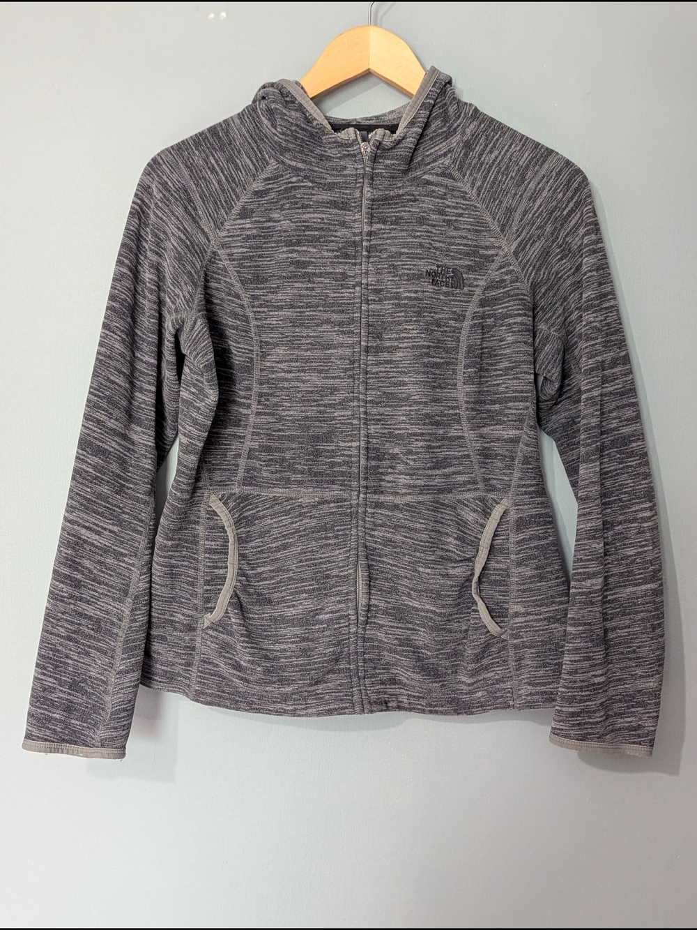 The‎ North Face Mezzaluna Stria Women's  Hoodie Heathered Grey Fleece Jacket